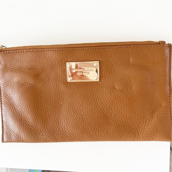 Michael Kors large wristlet - Picture 4 of 6